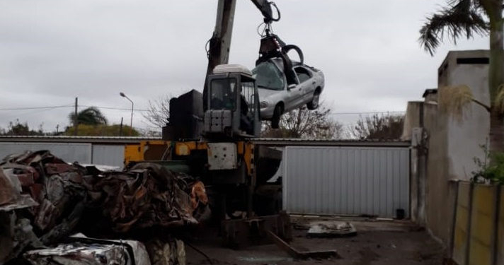 Totoras: compactaron 170 vehículos del corralón municipal