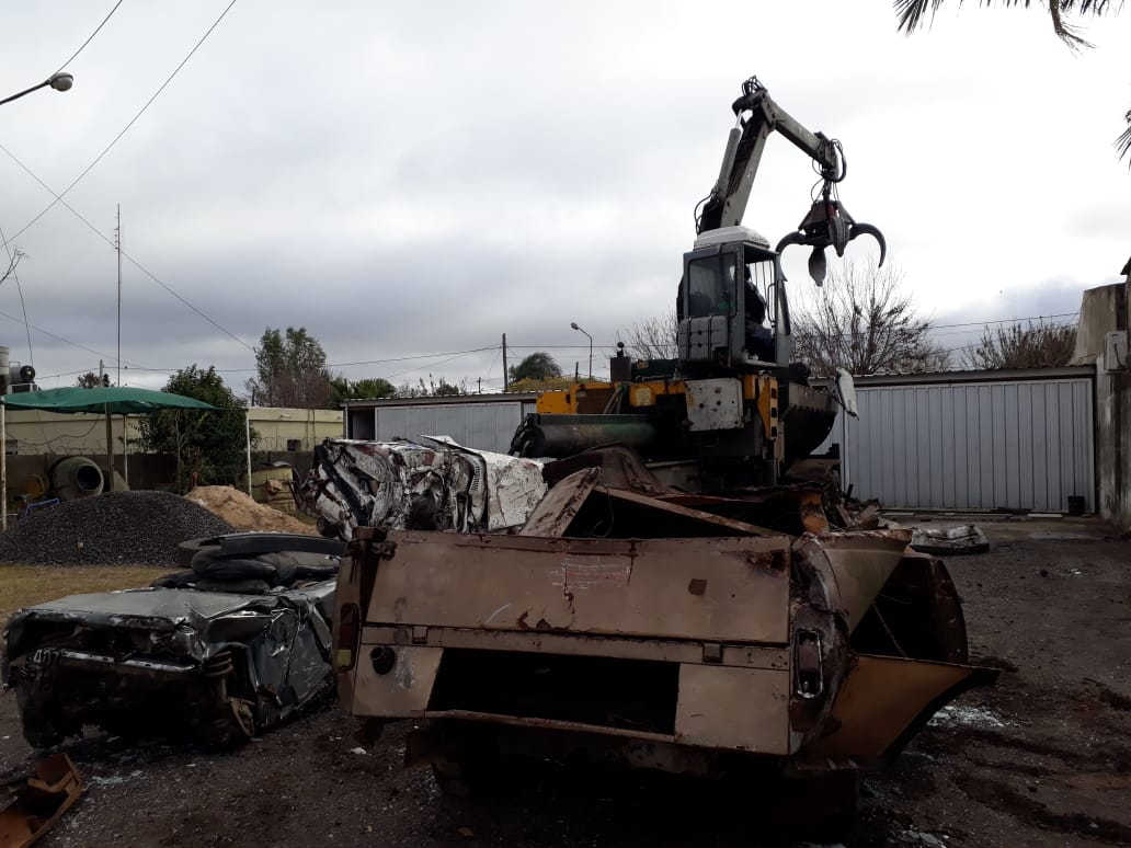 Totoras: compactaron 170 vehículos del corralón municipal