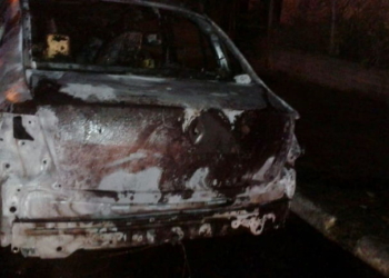 Un auto fue devorado por las llamas en Totoras e investigan si fue intencional