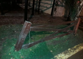 Gaboto: un joven sufrió graves lesiones al caer de su moto y golpear contra un cerco 
