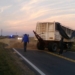 Un camión volcó y desparramó su carga sobre la Ruta 91