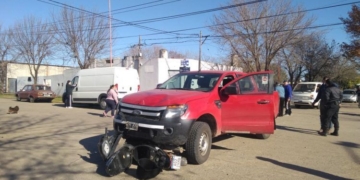 Una moto y una camioneta impactaron en Totoras y un hombre resultó herido