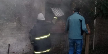Totoras: Bomberos sofocaron incendio en una casa deshabitada
