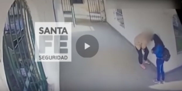 Una cámara reveló cómo ingresan celulares para los presos en la cárcel de Coronda