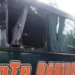 Un piedrazo destrozó una ventana de un colectivo sobre Ruta 11