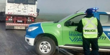 Ruta 34: camionero evadió un control, huyó y chocó contra la policía