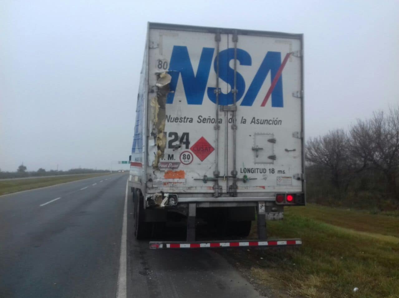 Un colectivo impactó bruscamente contra un camión sobre autopista