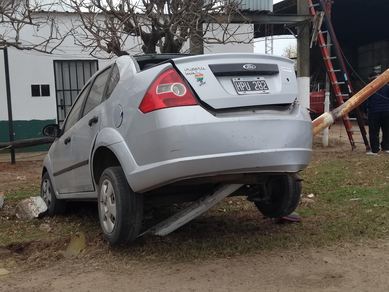 Dos jóvenes de Barrancas sufrieron un fuerte accidente en Coronda