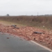 Monje: se abrió la compuerta de un camión y cayeron ladrillos en plena ruta