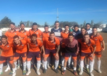 Con entrenador interino, Alba goleó como visitante