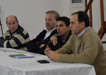 Nutrida reunión e intenso debate en Clarke por el nuevo proyecto industrial
