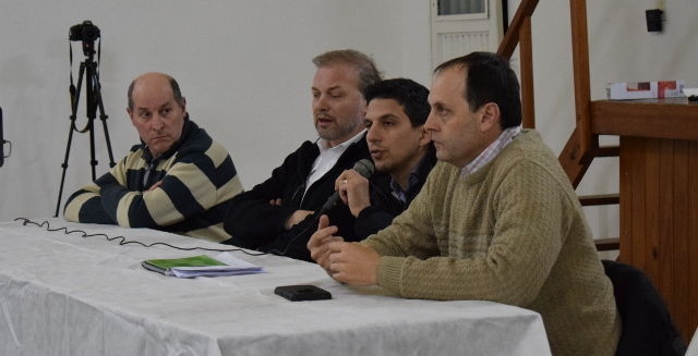 Nutrida reunión e intenso debate en Clarke por el nuevo proyecto industrial