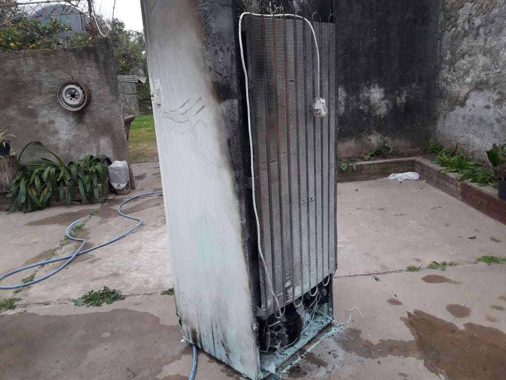 Una vivienda sufrió serios daños materiales producto de un incendio en Maciel