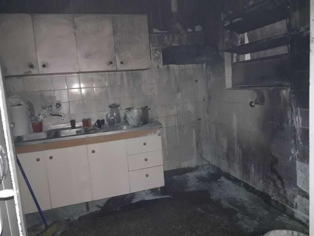 Una vivienda sufrió serios daños materiales producto de un incendio en Maciel
