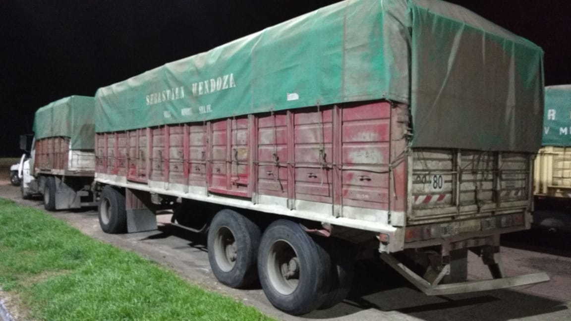 Cadetes de la policía impactaron contra un camión en Maciel