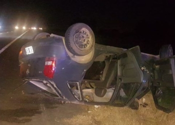 Cuatro heridos por un vuelco sobre autopista