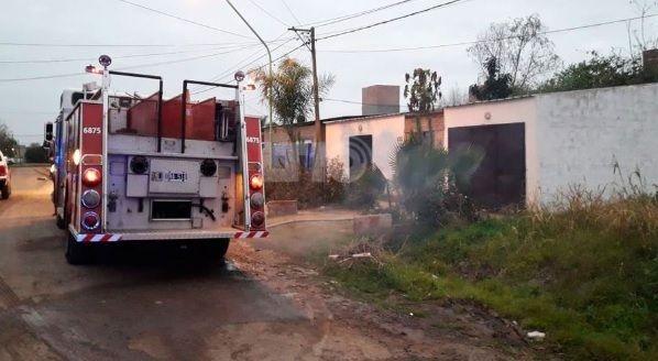 Un hombre perdió la vida mientras se incendiaba su vivienda