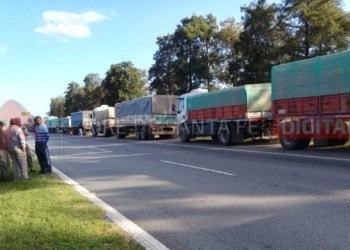 Protesta de camioneros en uno de los accesos a la autopista