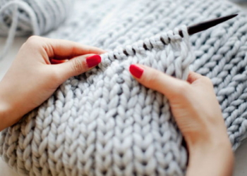 Una mujer se defendió de un delincuente con sus agujas de tejer