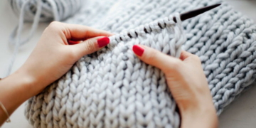 Una mujer se defendió de un delincuente con sus agujas de tejer