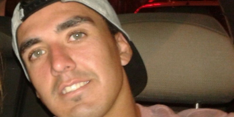 Buscan testigos del accidente en el que falleció un motociclista por esquivar un carro