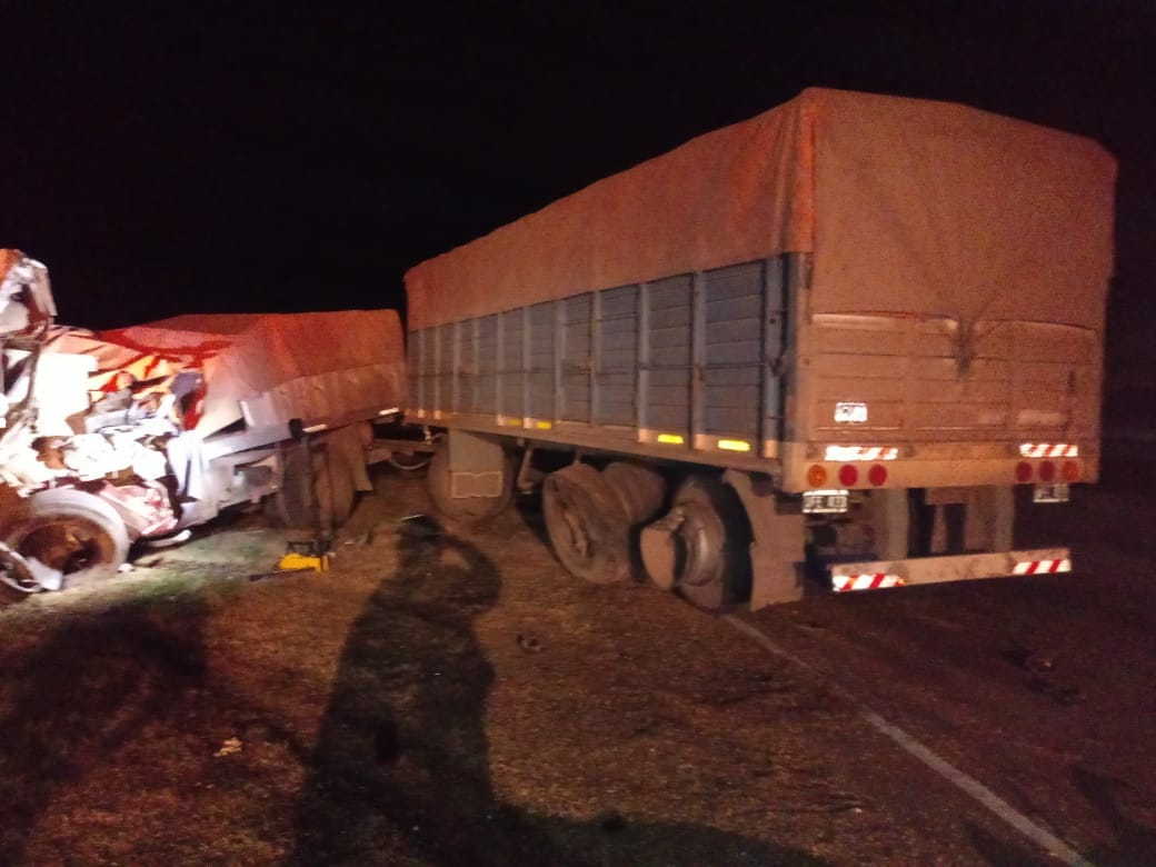 Ruta 34: impactante choque frontal entre dos camiones