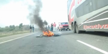Dos protestas con corte sobre autopista complican el tránsito