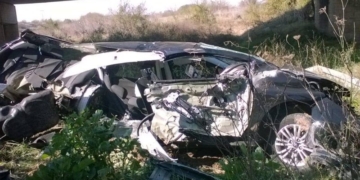Una mujer herida al chocar y volcar con su auto a la altura del Arroyo de Monje