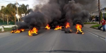 Indignación: el gobierno despidió a 49 trabajadores en Fray Luis Beltrán