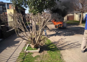 Maciel: empleados comunales se manifiestan frente a la casa del tesorero