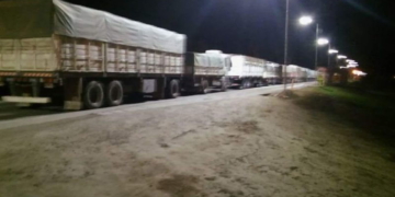 Manifestación y congestionamiento de camiones en La Ribera y alrededores