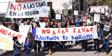 Masiva marcha regional ante la posible contaminación del Arroyo Carrizales