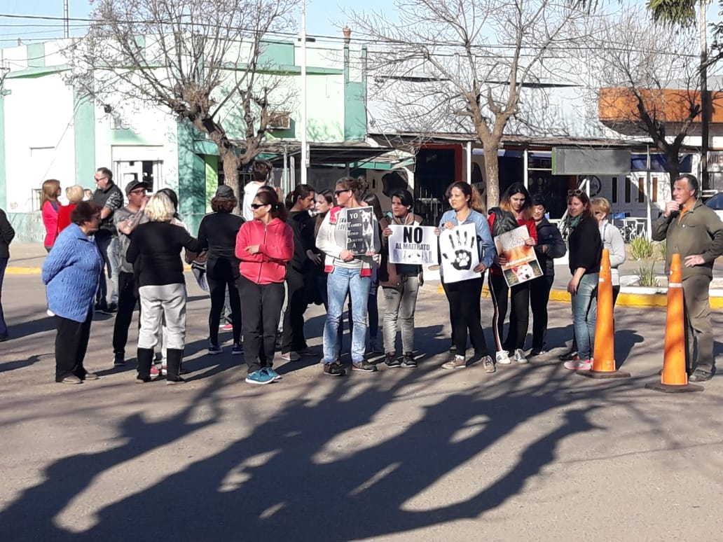 Vecinos de Maciel le dijeron basta a la matanza de perros
