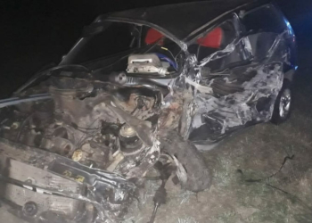 Un auto con dos ocupantes chocó contra un camión en Ruta 34