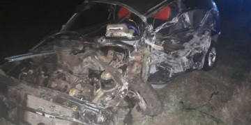 Un auto con dos ocupantes chocó contra un camión en Ruta 34
