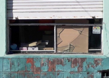 Detuvieron a dos jóvenes tras robar en un local céntrico de Maciel