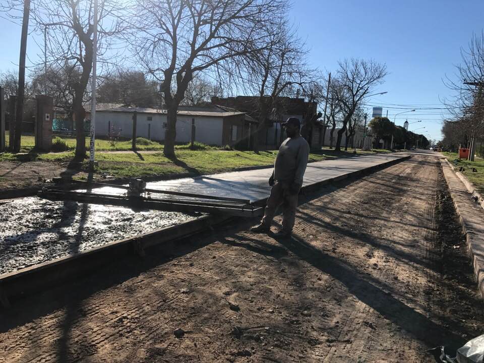 Avanza la pavimentación de calles en Oliveros