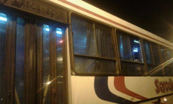 Apedrearon otro colectivo en Ruta 11 y los ataques no cesan