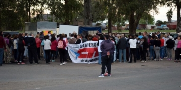 El «No a las Cavas» se hizo sentir en Monje con volanteada y caravana