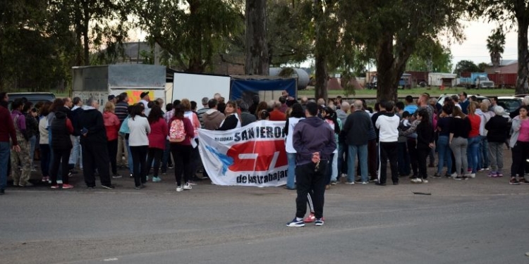 El “No a las Cavas” se hizo sentir en Monje con volanteada y caravana