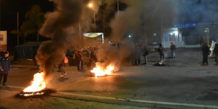 El paro de la CGT comenzó con cortes de ruta en el cordón industrial