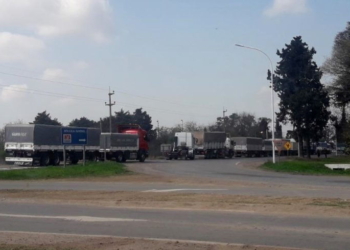 Camioneros bloquearon el ingreso a los puertos y hay gran congestión