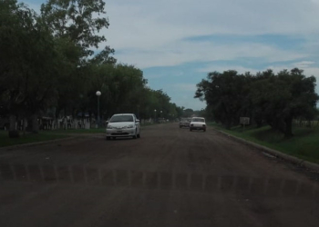 Una joven sufrió fracturas tras chocar con su moto en Puerto Aragón