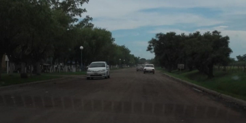 Una joven sufrió fracturas tras chocar con su moto en Puerto Aragón