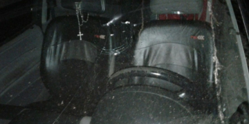 Oliveros: se dirigía al trabajo y un piedrazo rompió el parabrisas de su auto