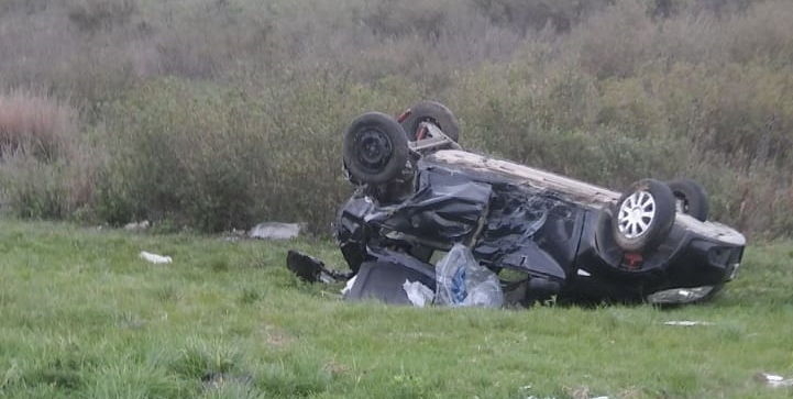 Un conductor perdió la vida al volcar con su auto en autopista