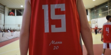 El Club Maciel homenajeó a Manu Ginóbili en el Coloso de Cristal