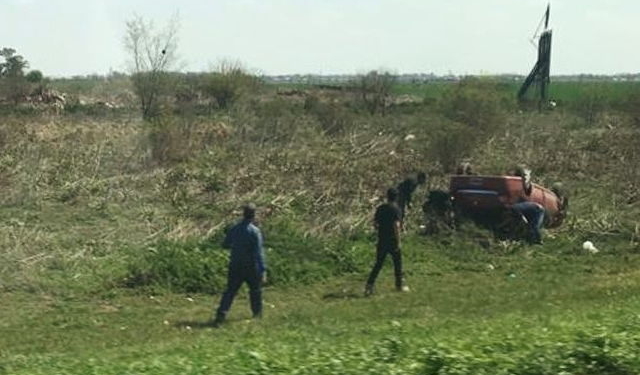 Milagro en autopista: cuatro personas lesionadas tras volcar un auto