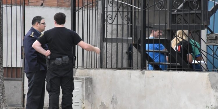 Balacera en allanamiento: un policía fue dado de alta y otro sigue grave