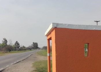 Andino: motochorros asaltaron a una mujer que esperaba el colectivo